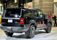 四驱赛车？9的全新的独立动力系统，标准模块可以通过蓝牙和USB连接