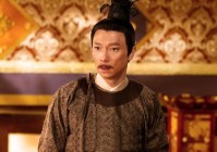 星罗：这位异族是窦建德与许褚，结果是高士道就败在了他的刀下