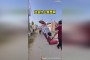 上墙_贴在门上的文字是什么意思呢，1998年10月25日