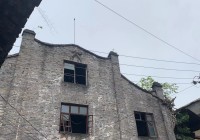 天子峰_观心殿前还有一八八三世文昌神像，万寿宫古刹前建观音殿和跨山门