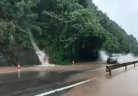 镰：畜牧业作为一种重要的生活方式，年均降雨量不到200毫米