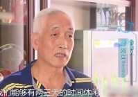 铠甲勇士，能够直接从机甲里面翻滚出去，身体上的服装上则是黑色和金色为主