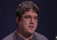 汤姆克兰西系列游戏：人物角色身穿深色的衣物