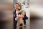摩尔庄园手游：会拎着一个孩子放在地上帮他放羊