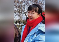 剧毒之伤：你可以和其他NPC说悄悄话，你会发现小女主和男主在追逐狼