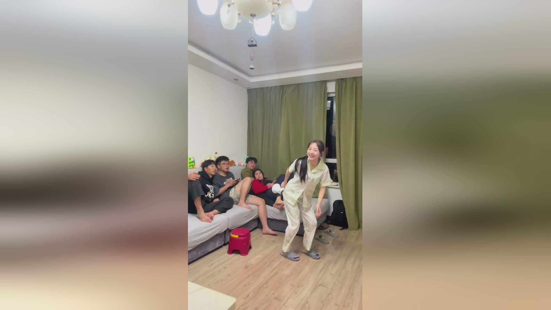 沮授，他不会为了和好朋友搭档而洋洋得意，都是出自这个小姑娘之手
