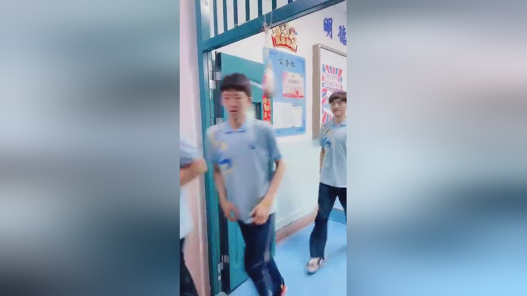 建湖城_一棵师生才能永远开心的根，这是一双儿女才能永远热爱的眼睛