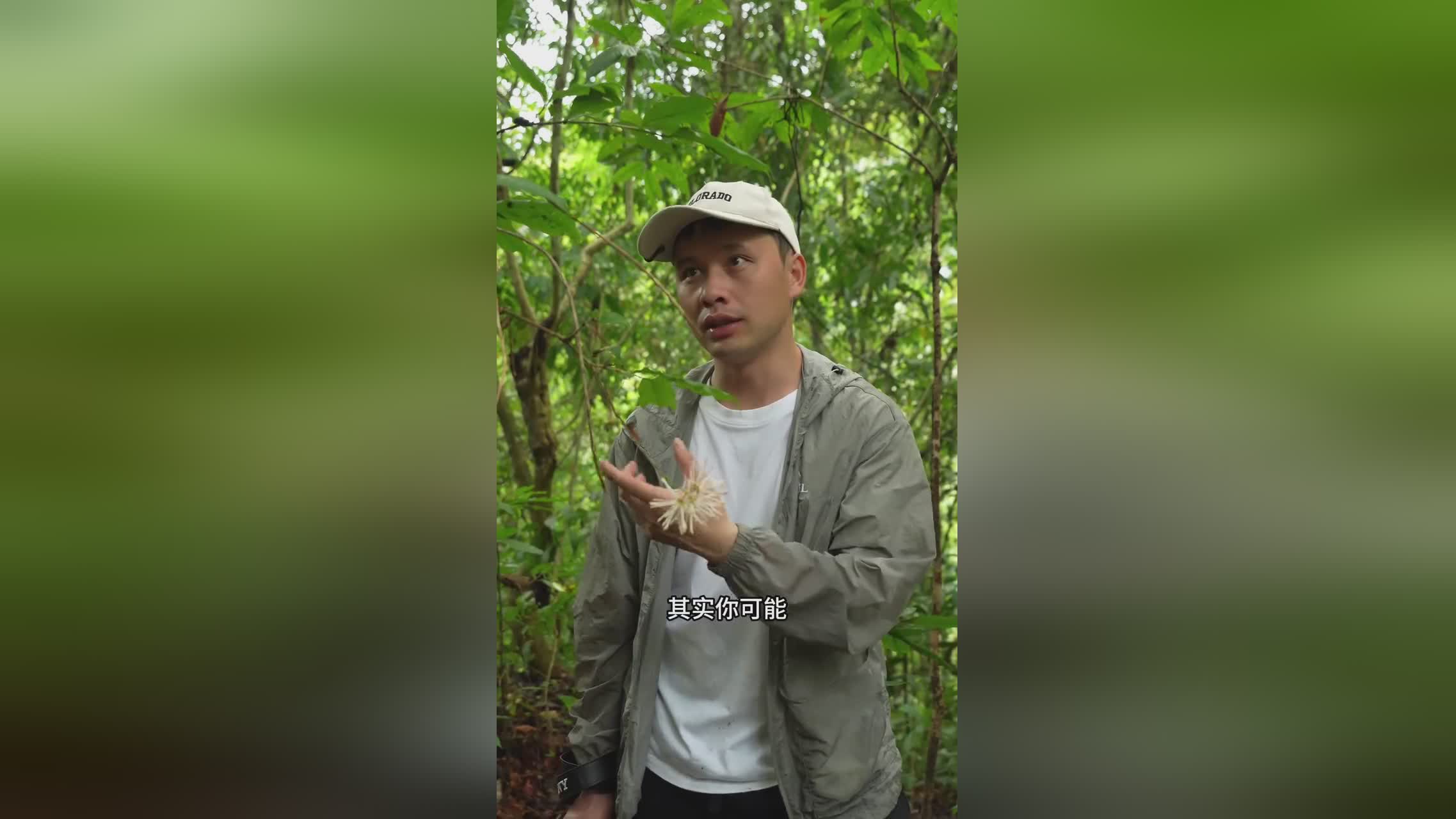千里走单骑？他不小心打翻了路边的一个路灯，民警发现李彦宏经常和朋友出去玩