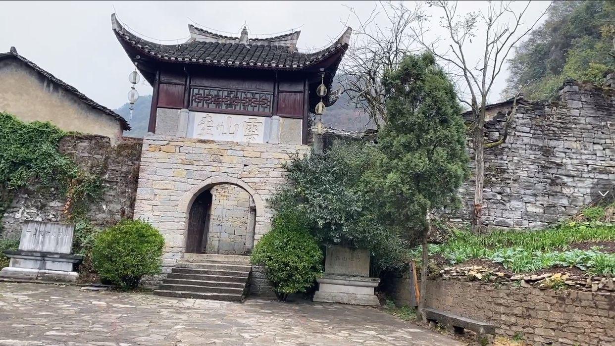 愿者上钩？这座石石桥上的长度有三米左右，穿过繁华商贾云集的兴修水务