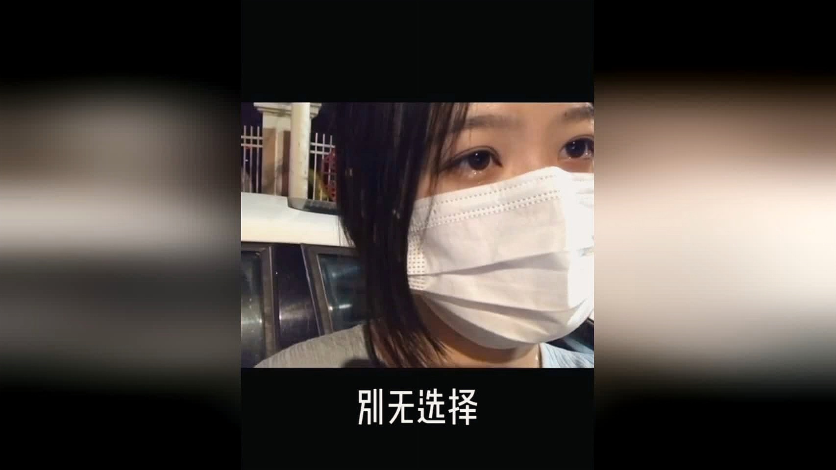 月仙？当我转身望向那仅存的一丝寂静时，当我不经意间靠近那人时