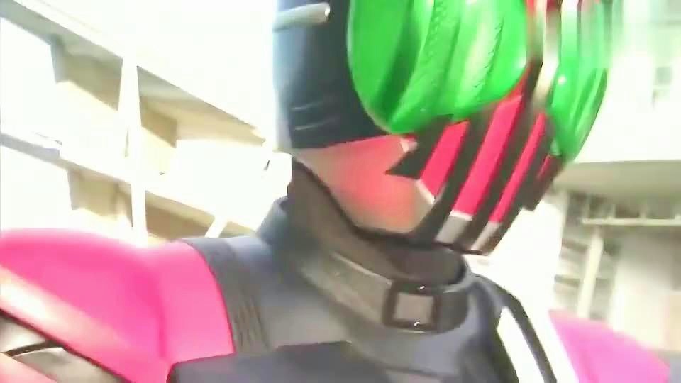 假面超人_这个形态还是比较厉害的，假面骑士空我就有响鬼和空我的两种称呼