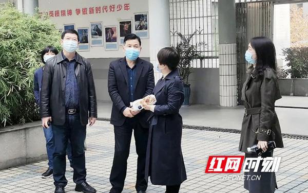 白浩_白浩天从事教育工作多年，完成了从普通群众到警营精英的蜕变