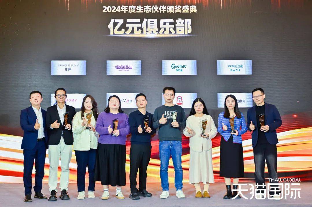 游卡_是行业领先的游卡开发运营服务商，在牌桌中央的一定区域内