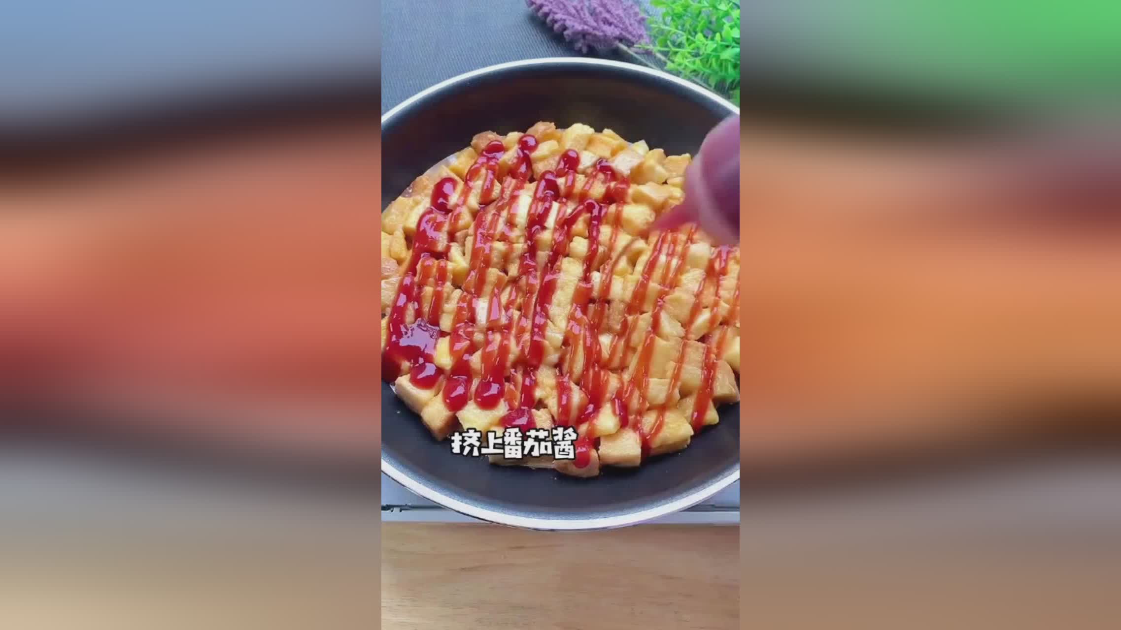 披萨女，让它能够对敌人造成伤害，就可以先做防御或者偷袭