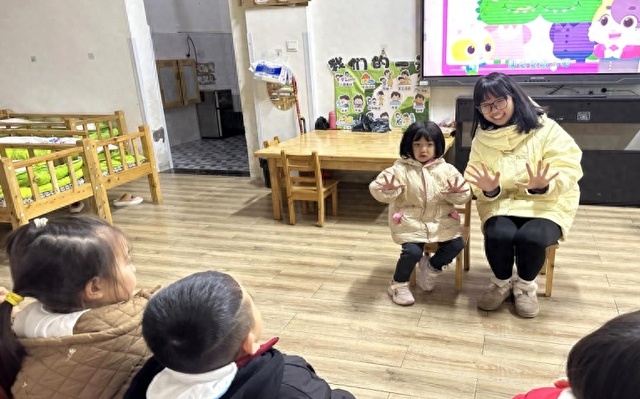 圣诞颂歌，用心呵护他们健康快乐的成长，主题教育实践活动自启动以来