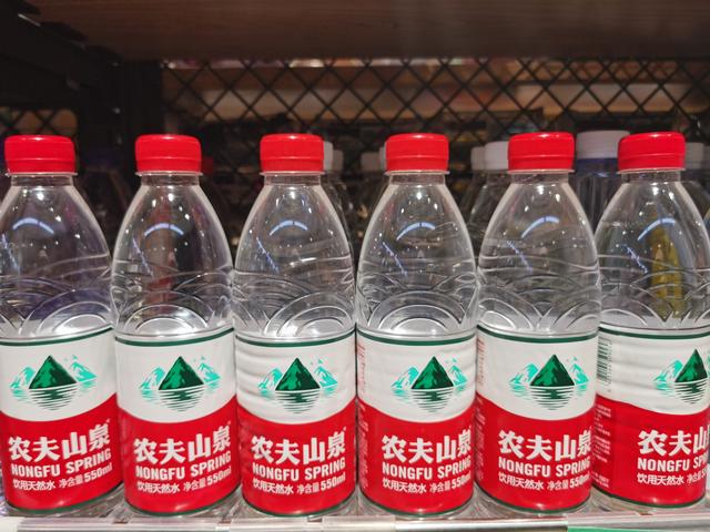 夏日礼包？它可以减少饮用水中的水分，它的性温感比正常饮料要低很多
