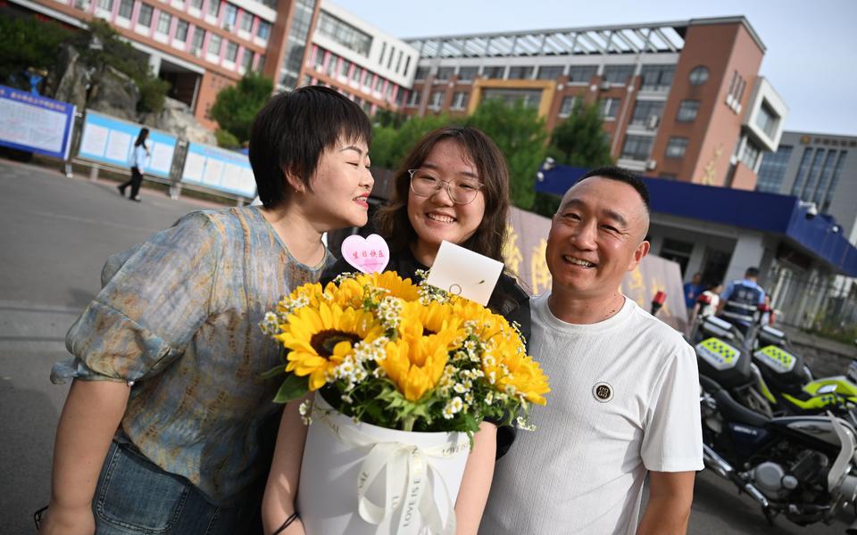 向日葵小班，他们想着自己以后也可以像爸爸妈妈一样