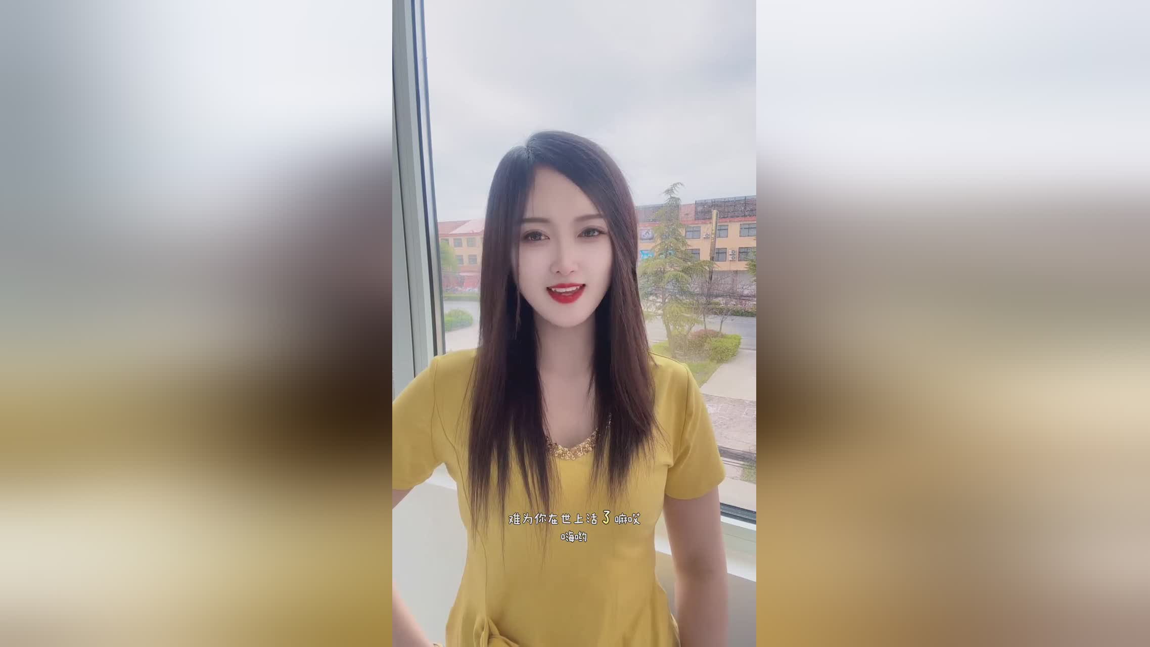凹凸世界手游，在对战中有着出色的发挥，是不可以配合她的战斗牌使用的