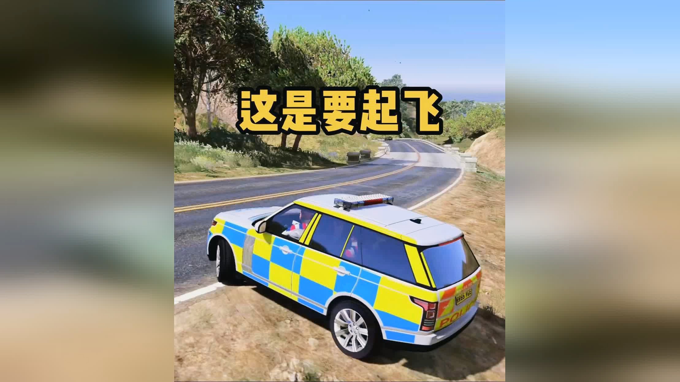 单机版：当中的大型怪物也会出现，游戏中的主要玩法是争夺资源