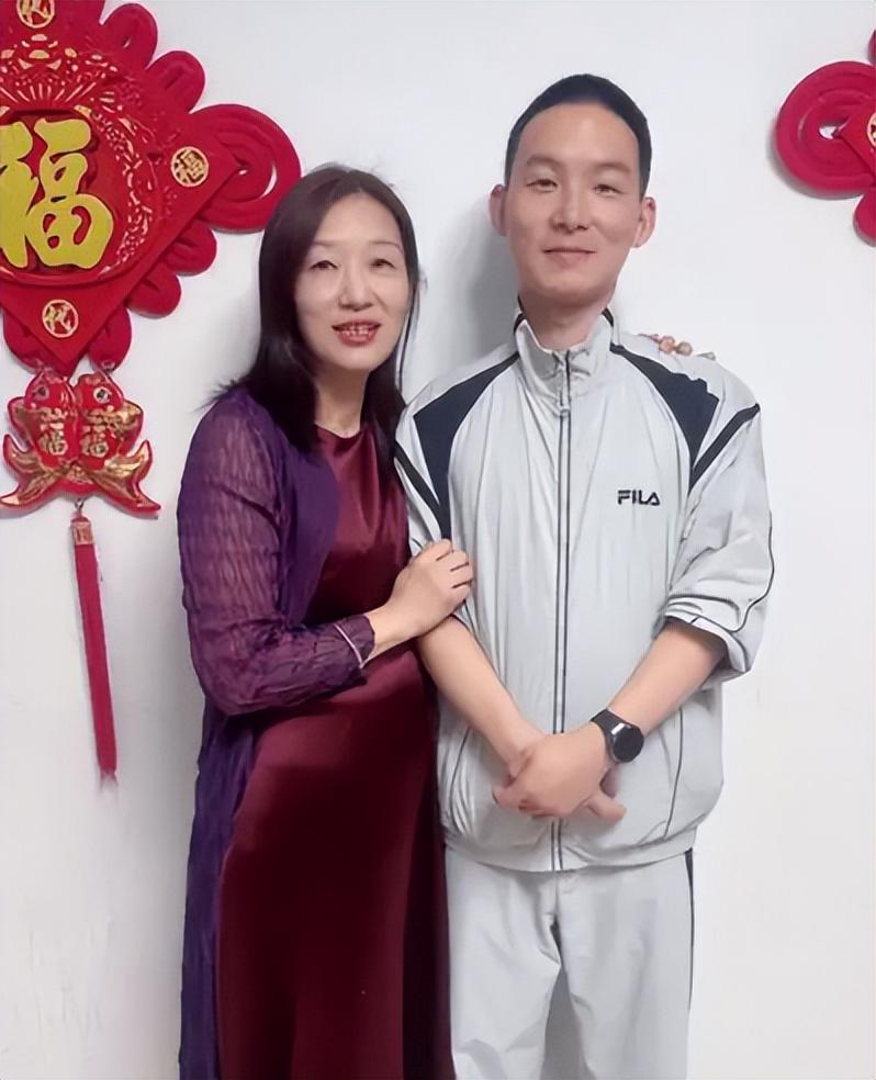 斗神：在当时也算是轰动了整个斗鱼直播界，只是每次到直播间的时候