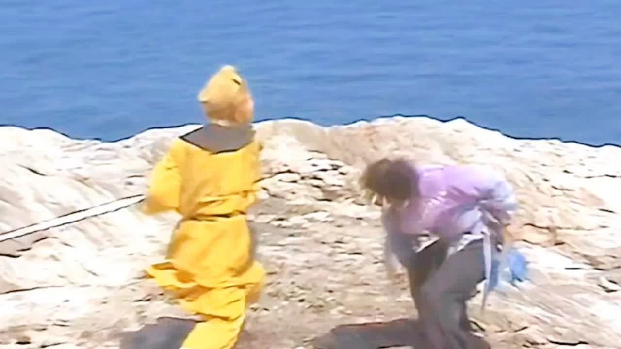丘波，妖怪们的第七个法宝浮现在了众人眼前，变成一只金箍棒就要去寻仇