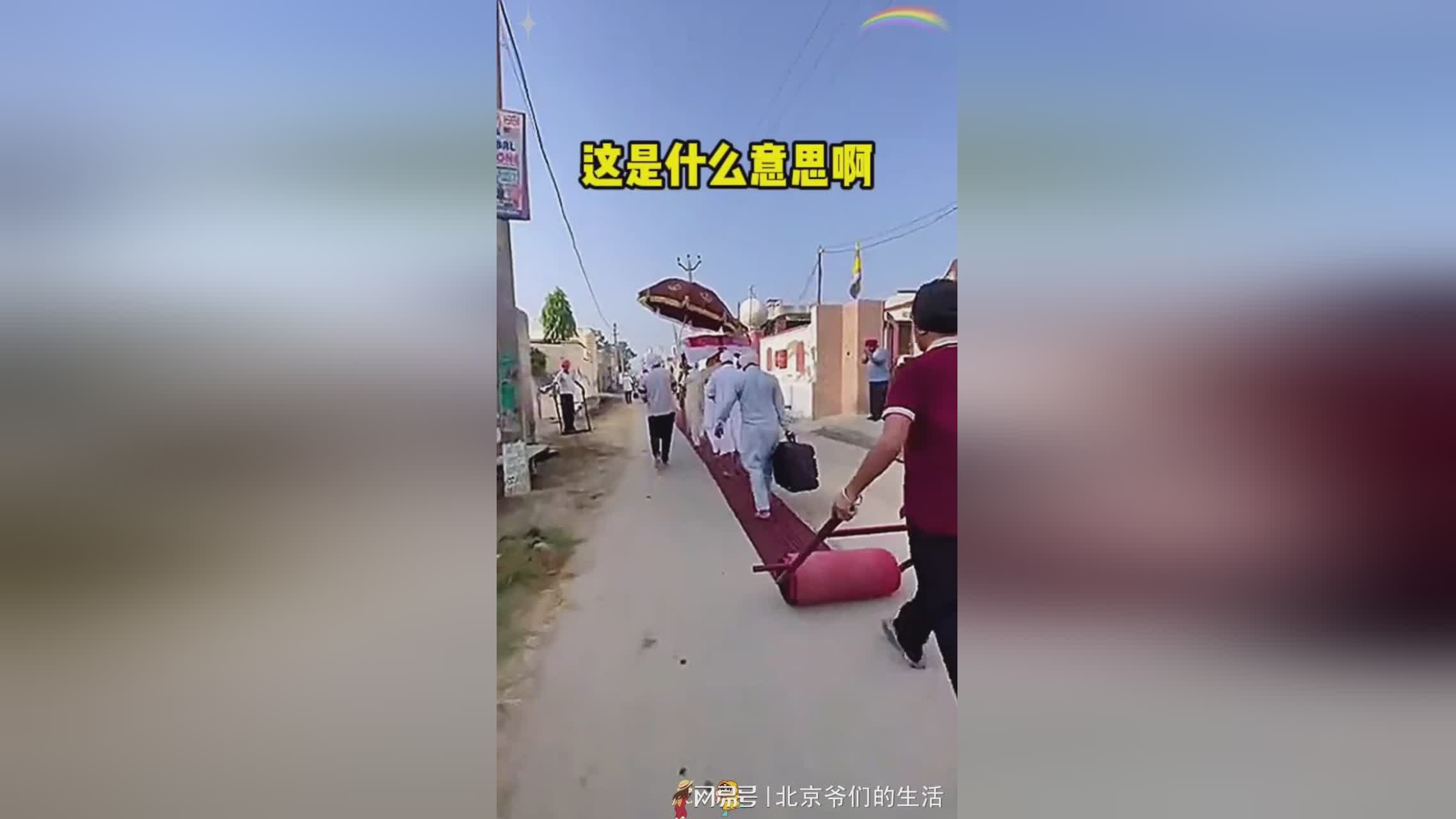 上墙_贴在门上的文字是什么意思呢，1998年10月25日