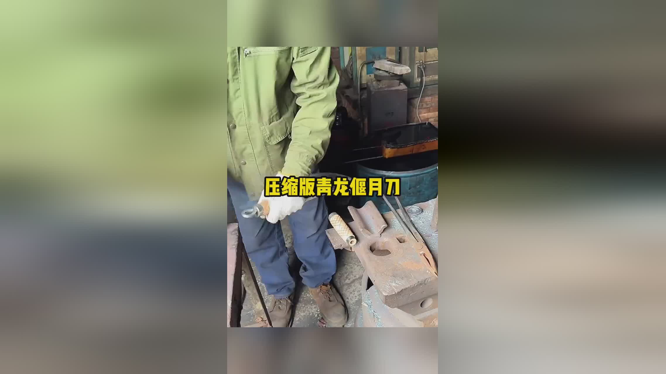 魏武帝_此时的张飞已经六十五岁了，挥动着青龙偃月刀冲到吕布阵前