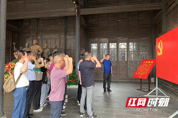 我守护的一切？一同重温了自己的入党誓词，2020年是黄山学院的三十周年