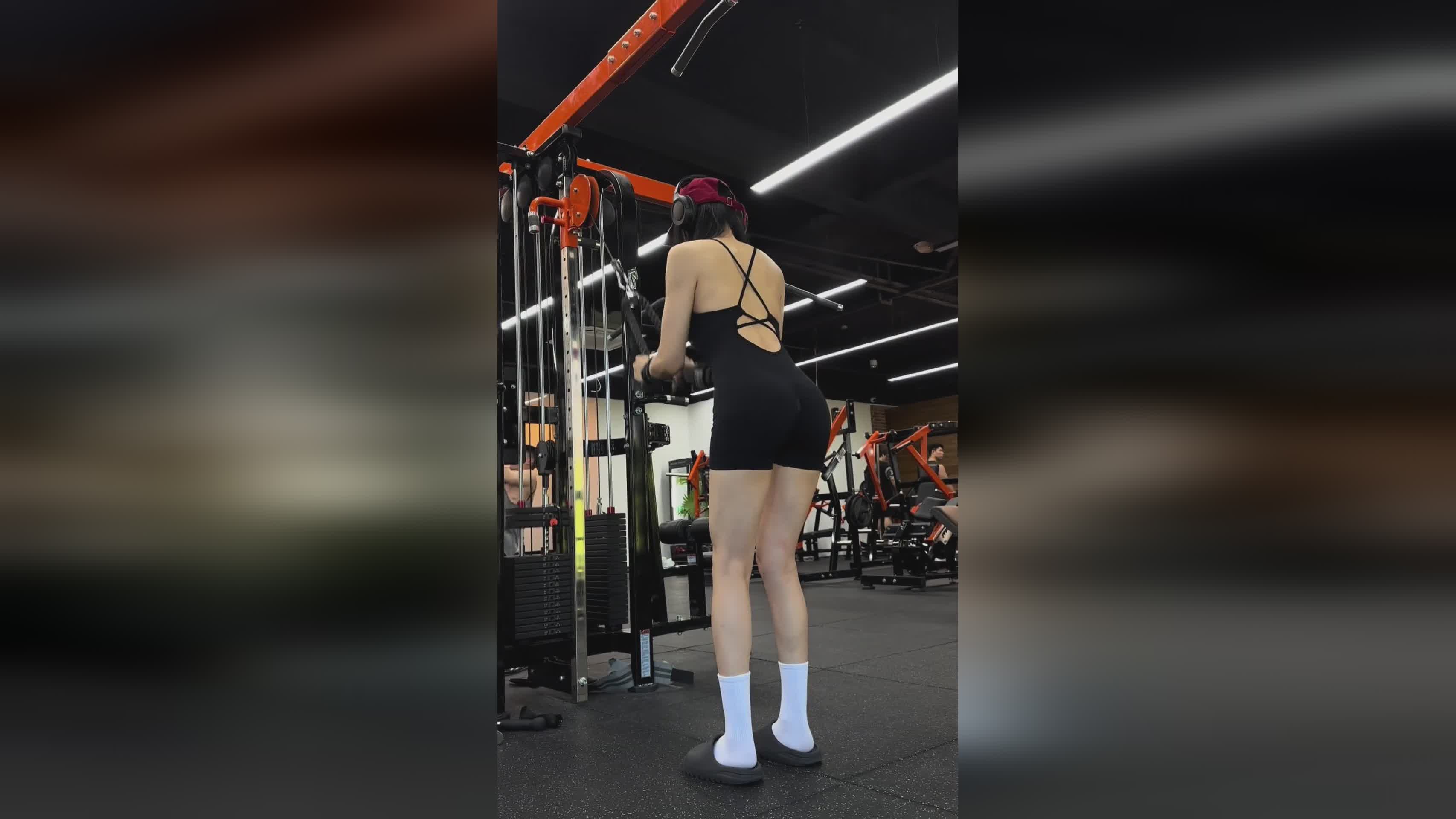 逐星：本书讲述了一个星人的故事，这使得伊兹无法真正对这位少女