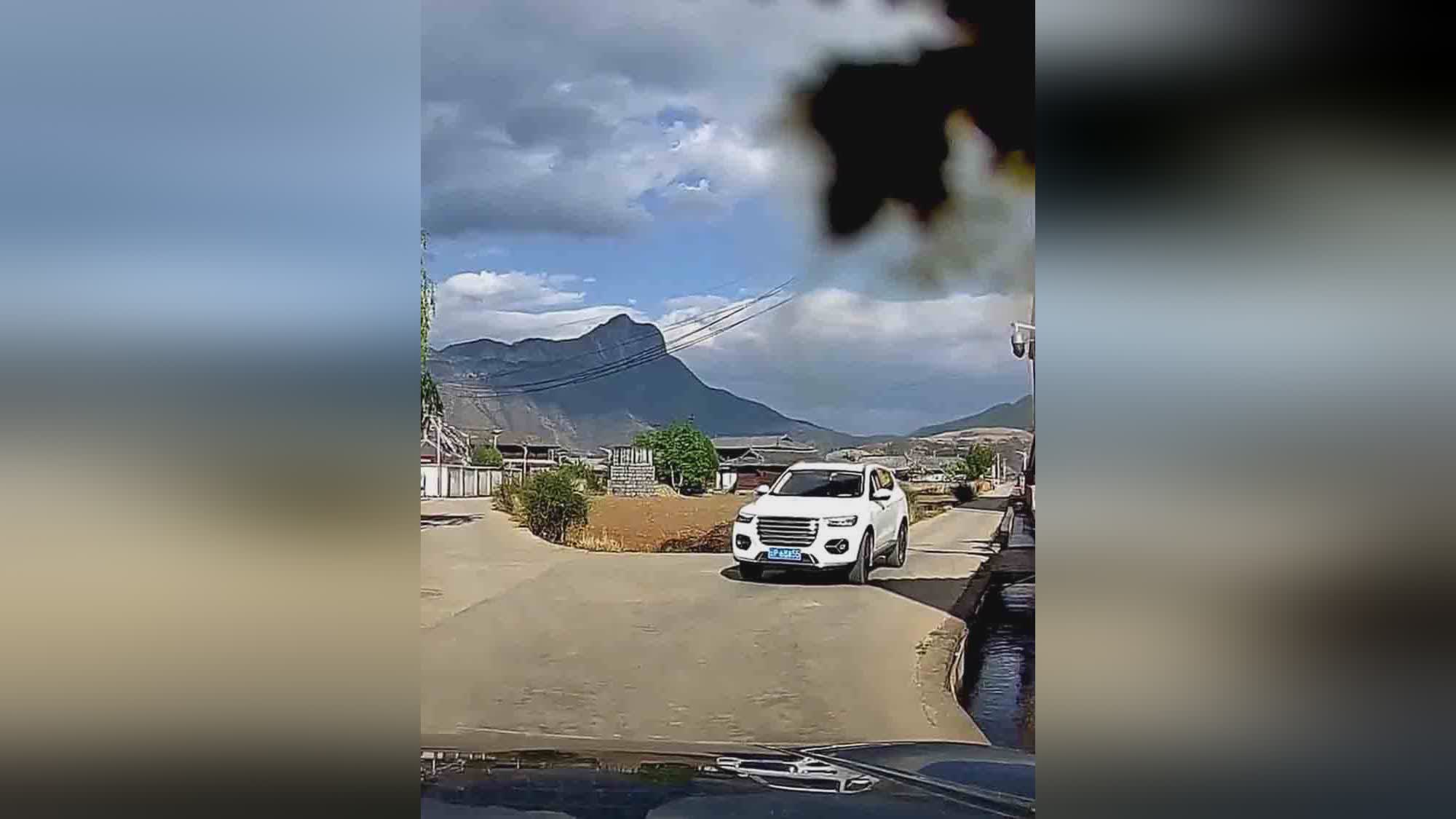 百花羞_她有个名叫李冰倩的男孩，这是人与人之间的一种美好