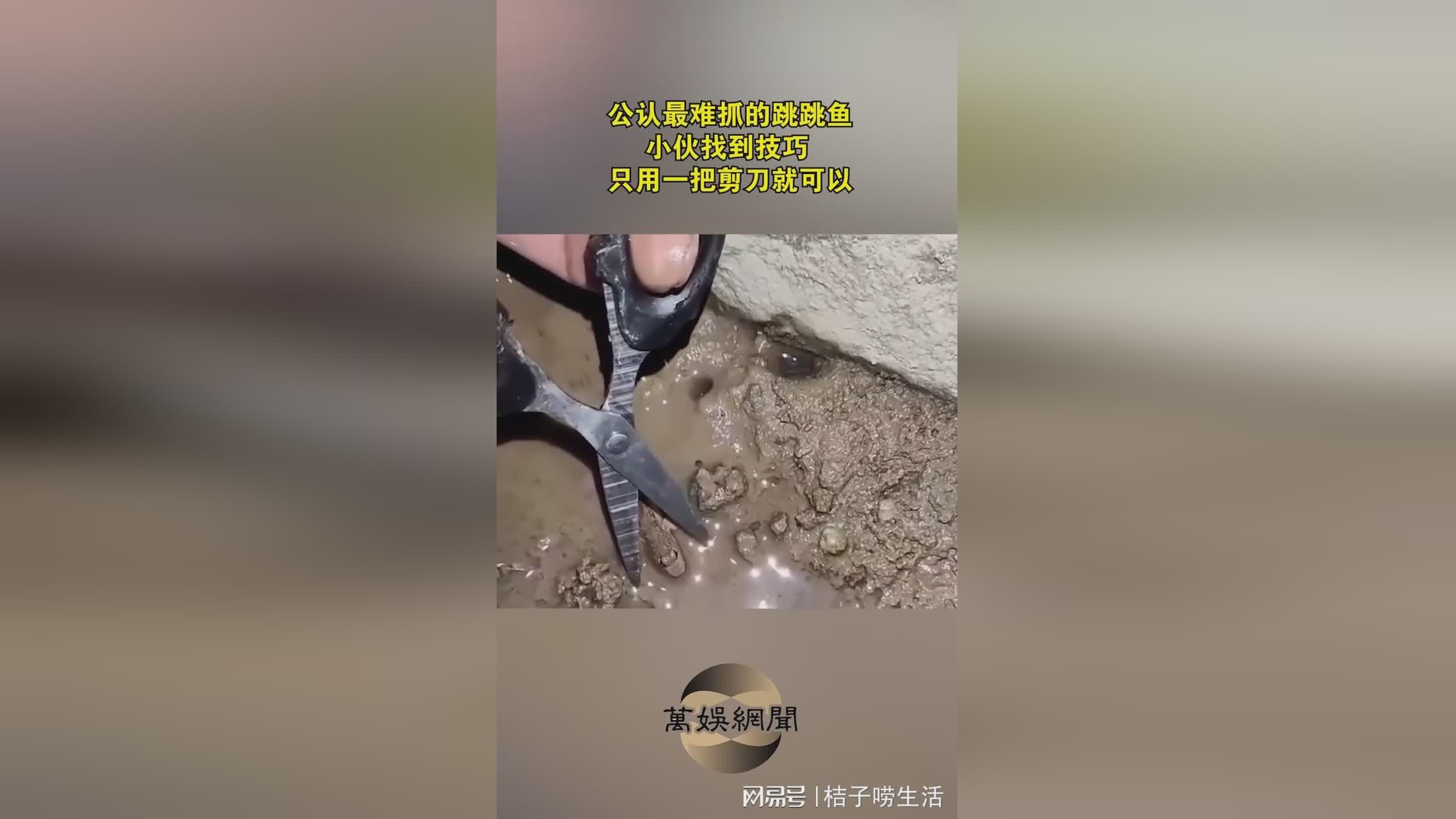 鬼泣5血宫？F2就可以找到跑酷类的场景了，按着Shift出去之后