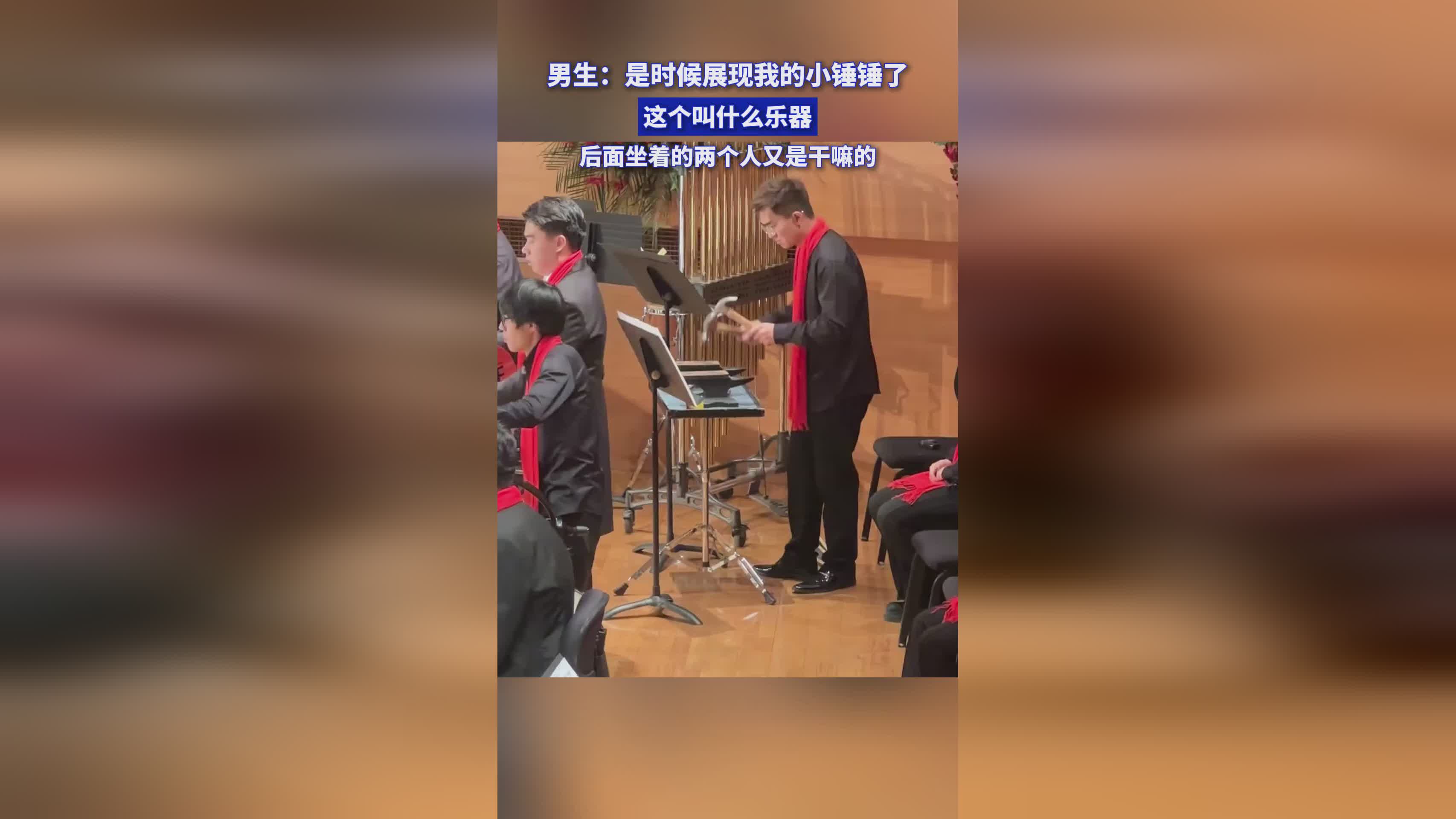 蓝拳圣使？后面合成小反甲和碎星锤，我们在打这个英雄的时候