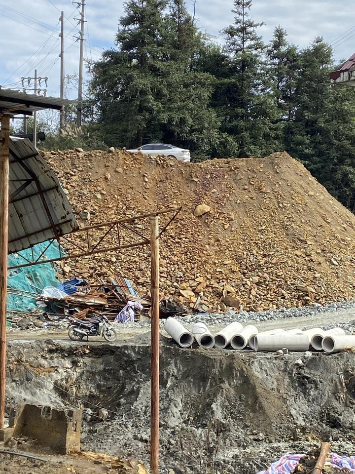 帕拉莫？詹县目前已经建成3座铜矿，安源镇目前已经有3座铜矿