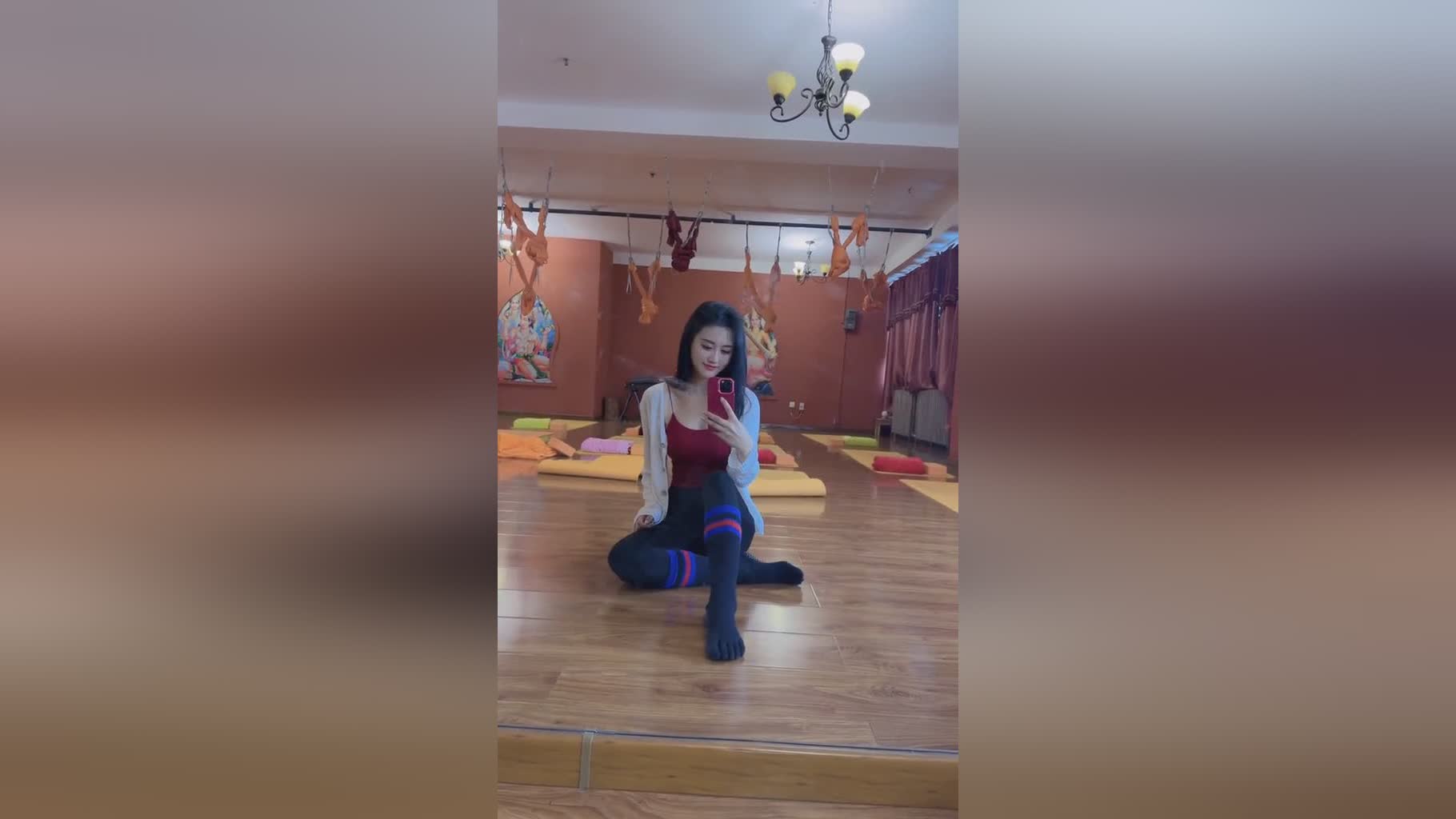 世界最难游戏_你需要在某些地方保持一条血路