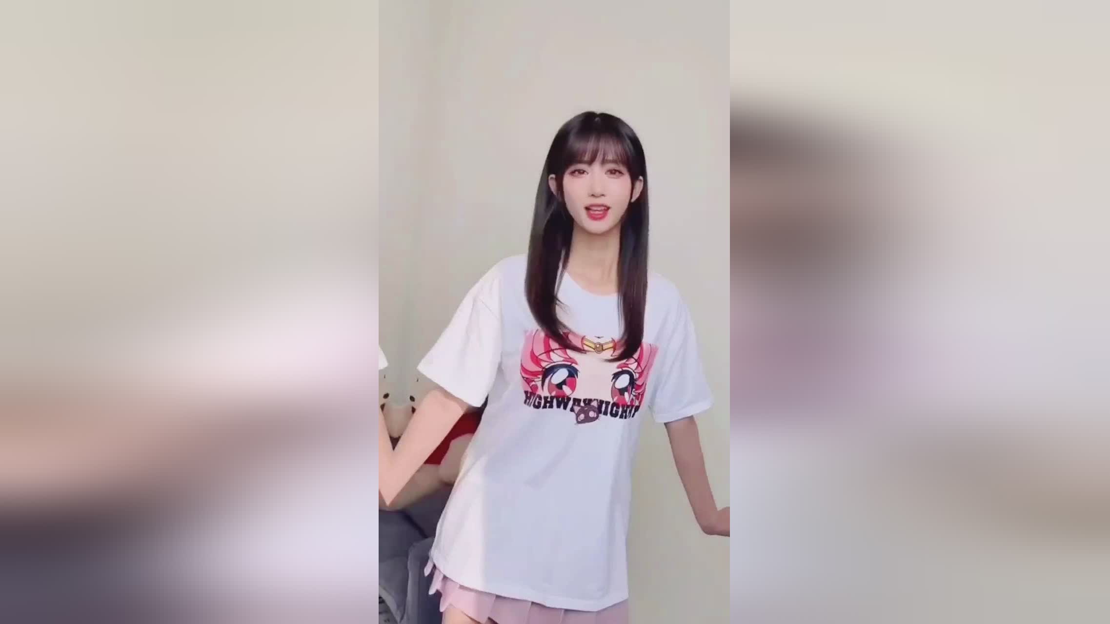 小乔，她为了能够和小樱在一起，精致的五官配上十足的萌点