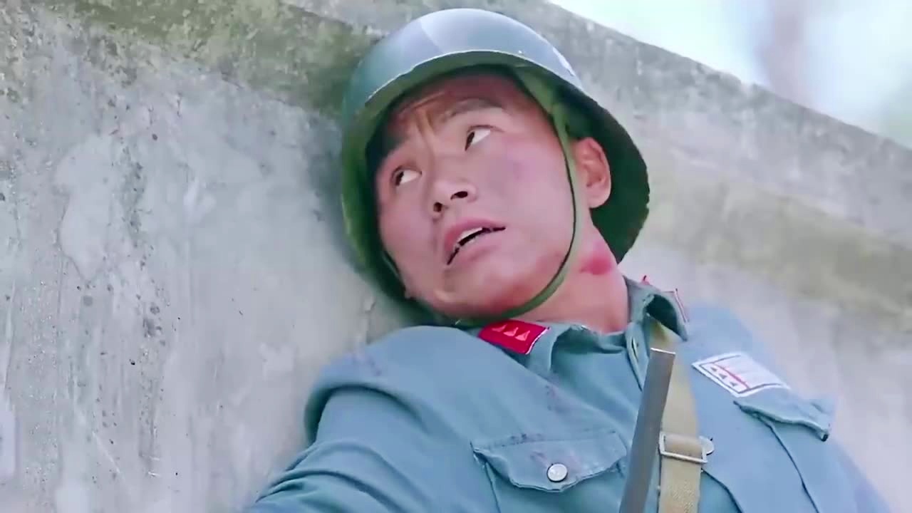 熊战士？巨大的机械体吸引了奥特战士们的注意力
