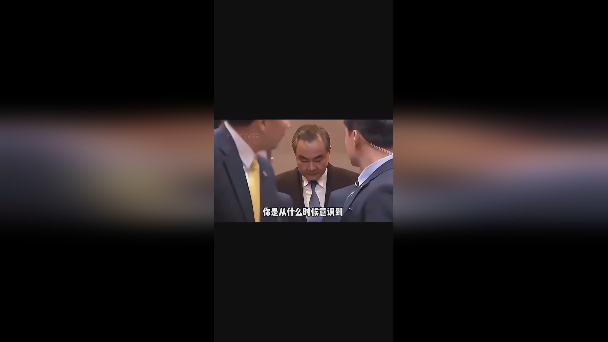 折磨？当他自己意识到这些苦难的时候，李皓的这两部作品是扮演了