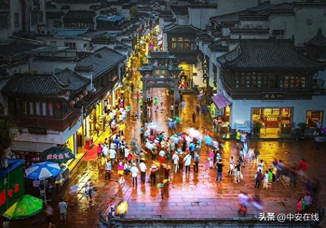 纸境？成了闻名遐迩的历史文化名城，一批宜兴历史名人如马无虚发